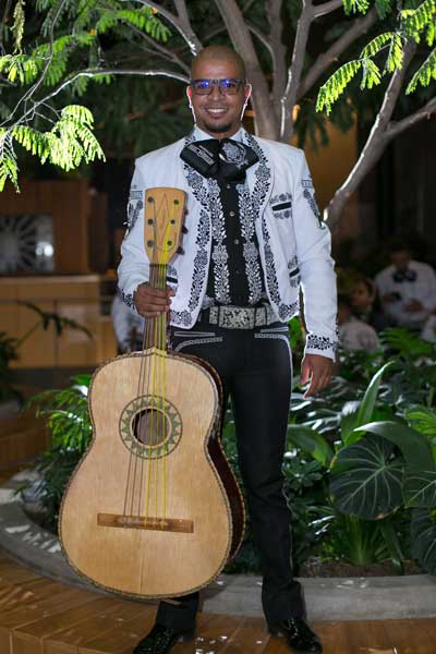 Guitarron-Mariachi-Real-Medellín